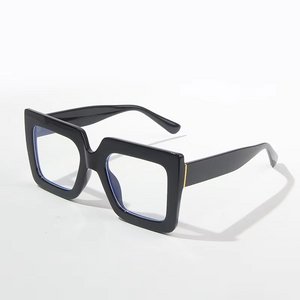 Trendy Professional frame for everyday wear by men and women 